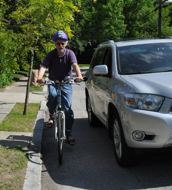 Without the car shoo safety device cars come too close to the bicycle.  This is not safe.